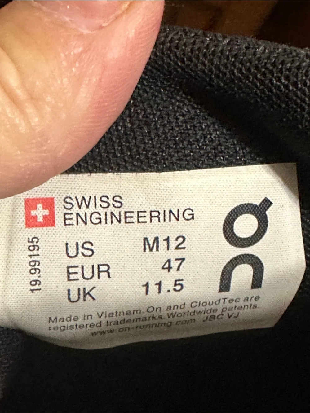 On Cloud 5 Grey / black : Men Size 12 Running Walking Jogging Shoes 19.99195